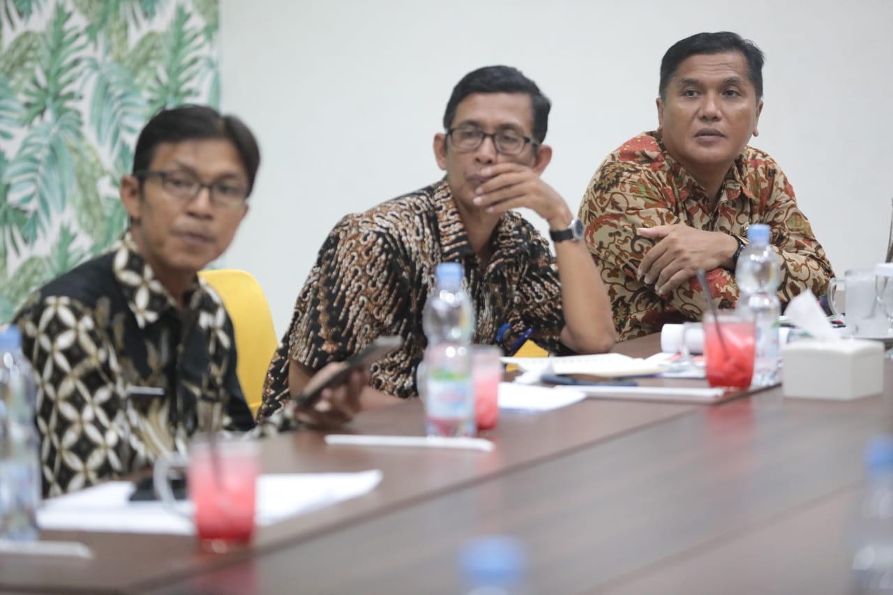 Foto 5 dari 10: Pimpin Rapat Pembangunan RTH Kota Madiun, Wali Kota Imbau Rekanan Bekerja Optimal