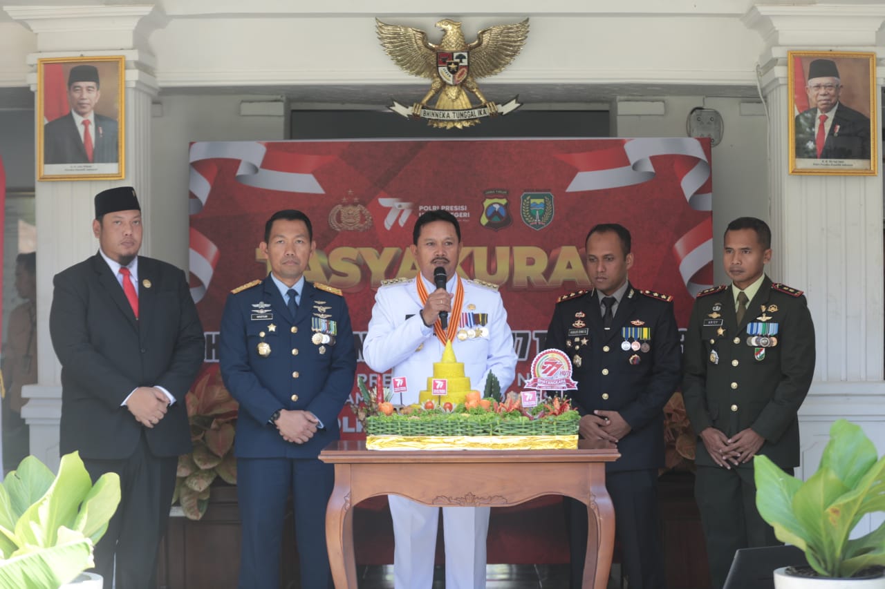 Foto 8 dari 14: HUT ke-77 Bhayangkara, Wali Kota: Setiap Pribadi Harus Menjadi Polisi untuk Diri Sendiri