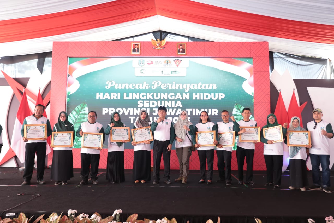 Foto 6 dari 10: Borong Penghargaan 11 Sekolah Raih Adiwiyata tingkat Provinsi, 4 Kelurahan Raih Kelurahan Berseri Tingkat Pratama