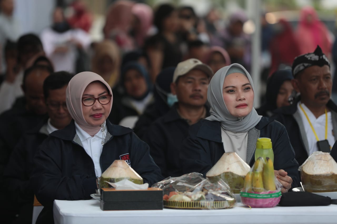Foto 4 dari 15: Tinjau Stand Pameran dan Saksikan Gelar Kreativitas Siswa, Wali Kota Harap Potensi Siswa Tersalurkan
