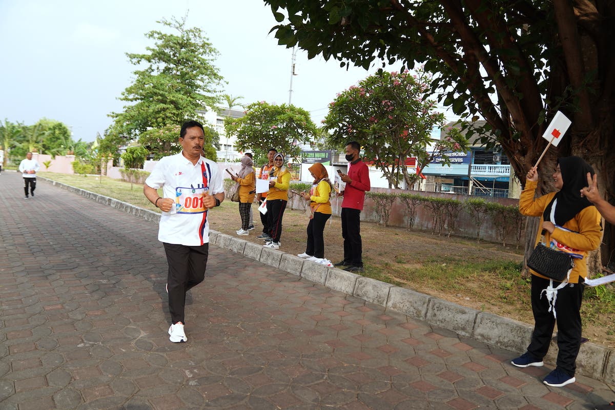 Foto 1 dari 9: Gelar Tes Kebugaran, Wali Kota Ingatkan ASN Jaga Kesehatan untuk Peningkatan Layanan