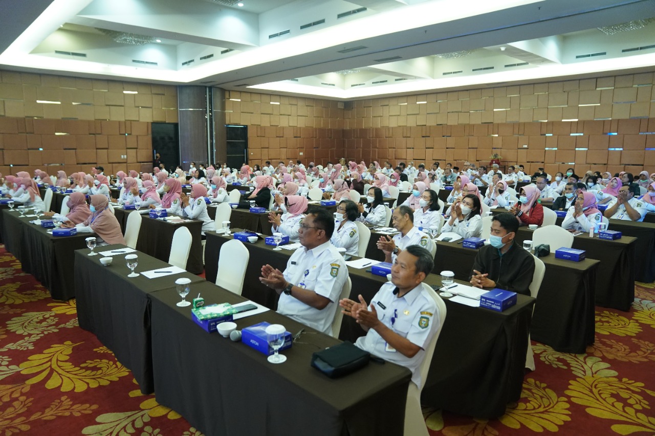 Foto 5 dari 10: Jadi Narasumber Seminar RUU Sisdiknas, Wali Kota Harap Peningkatan Kompetensi Guru