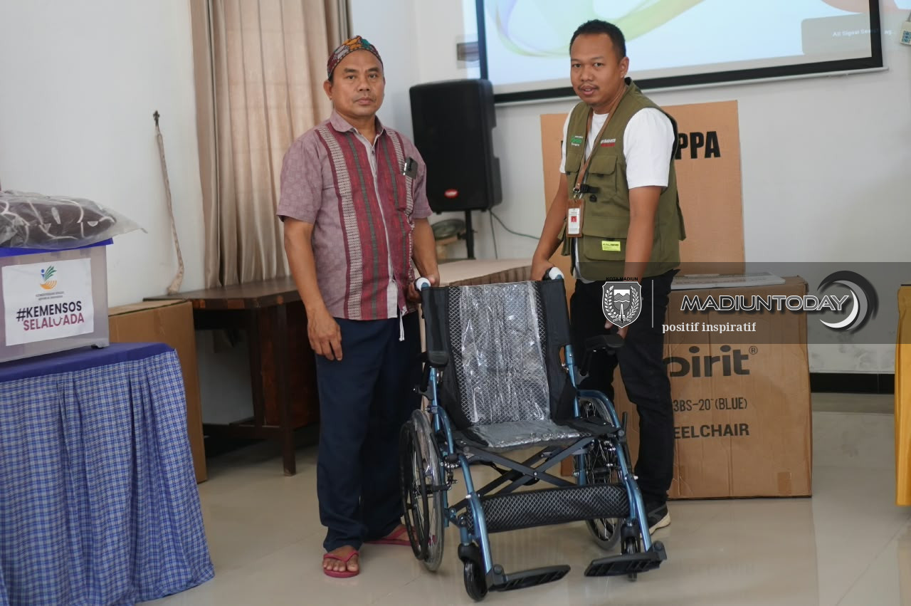 Foto 9 dari 11: 52 Penerima Manfaat di Kota Madiun Terima Bantuan ATENSI dari Kemensos RI