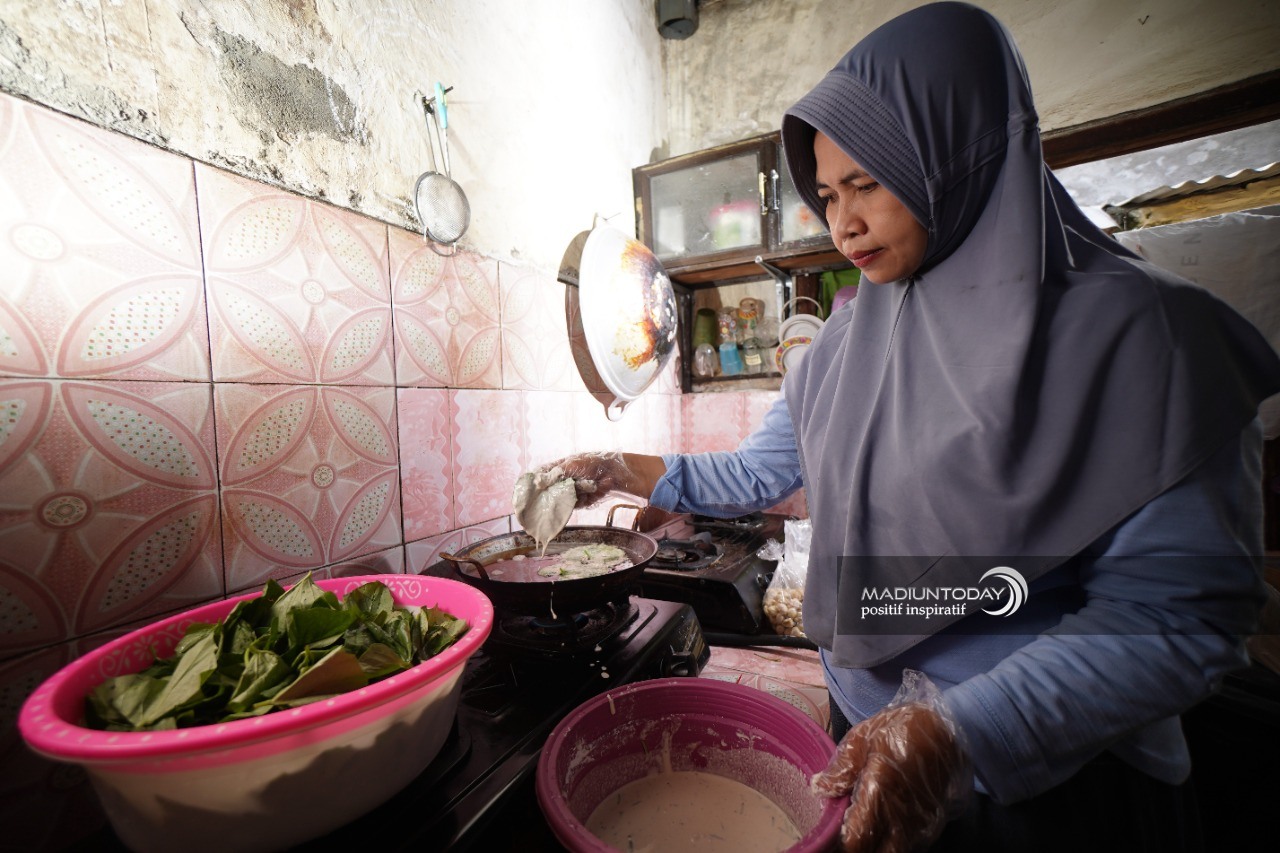 Foto 6 dari 6: Mencicipi Gurihnya Keripik Daun Ubi Jalar, Kaya Manfaat Hingga Hasilkan Pundi-Pundi Rupiah