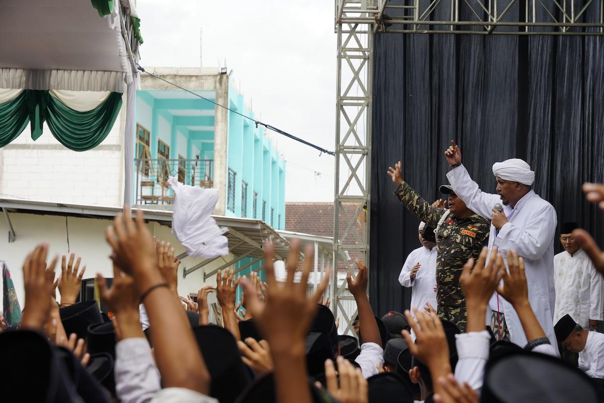 Foto 7 dari 9: Haul ke-30 KH Munirul Ikhwan dan Harlah ke-70 Pondok Pesantren Subulul Huda, Wali Kota Turut Hadir Dalam Peringatan