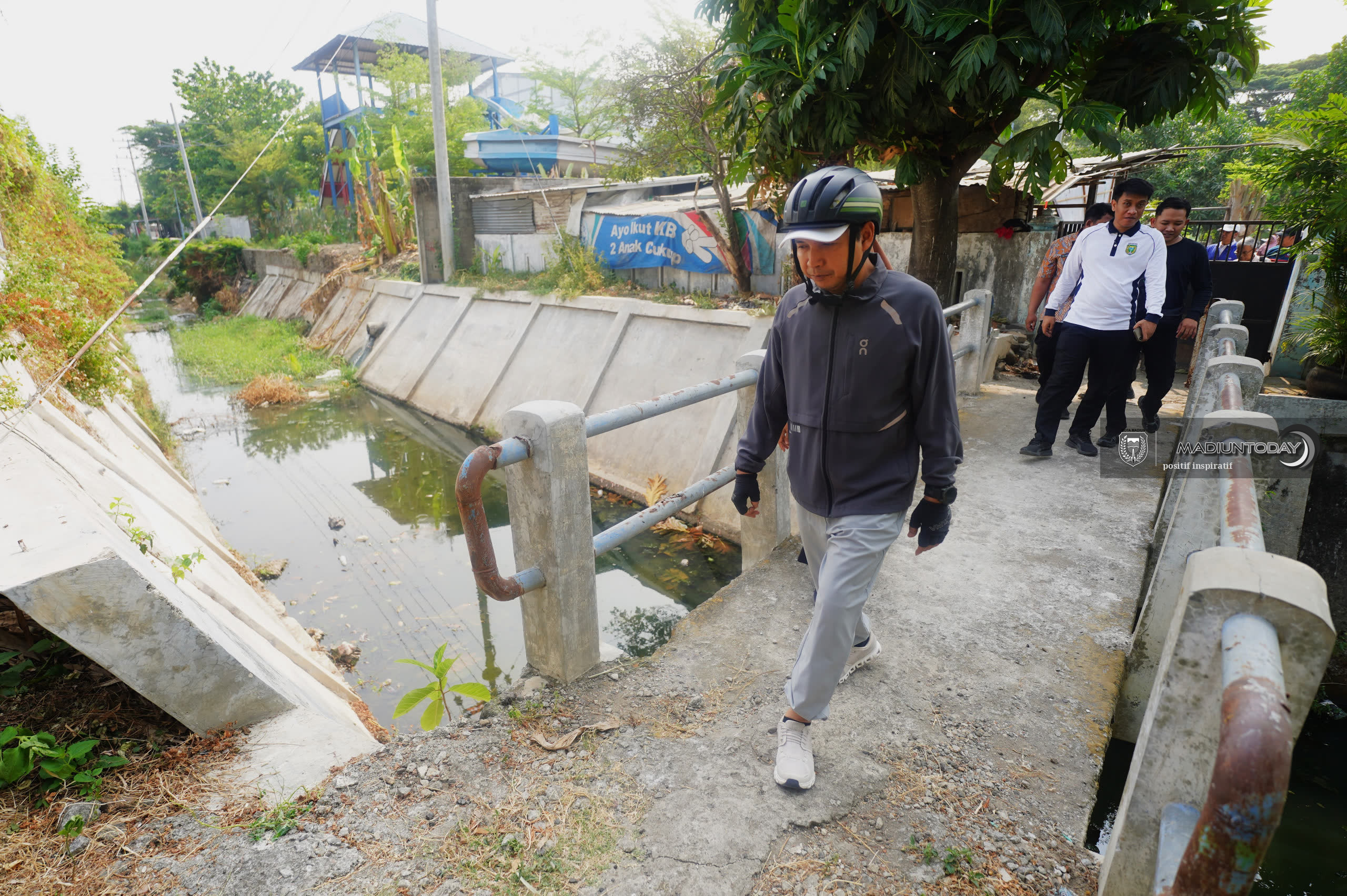 Foto 12 dari 20: Tak Hanya Dialog Malam Hari, Giat WBR Kini Dimulai Keliling Beri Solusi Langsung di Lokasi