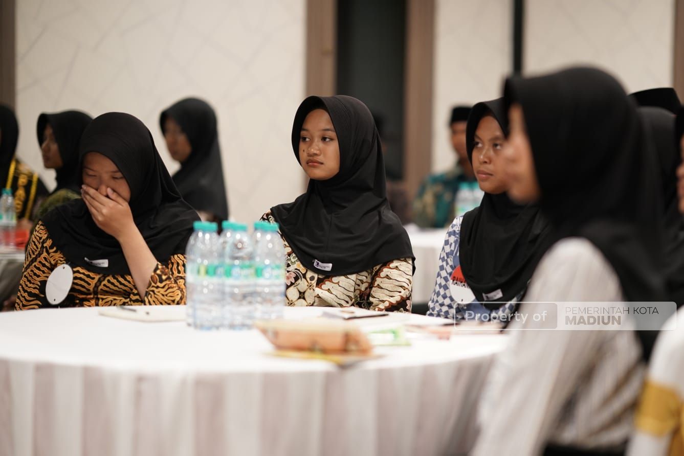 Foto 7 dari 9: Beri Pembinaan Kepada Paskibra, Wali Kota Pesan Jadikan Pengalaman Sebagai Pembelajaran Berharga