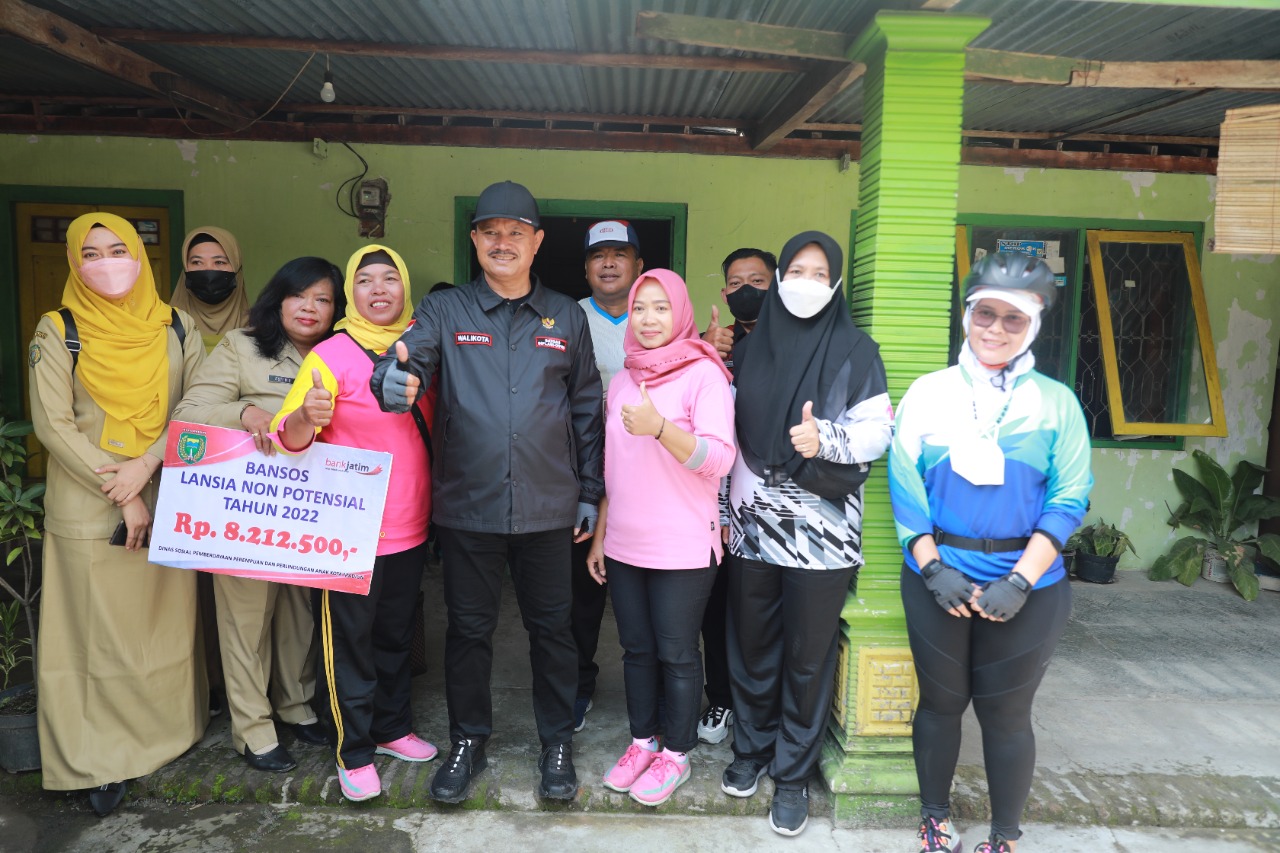 Foto 14 dari 15: Gowes Tiga Kelurahan, Wali Kota Serahkan Penghargaan Lomba Idol Hingga Cek Pembangunan Kota
