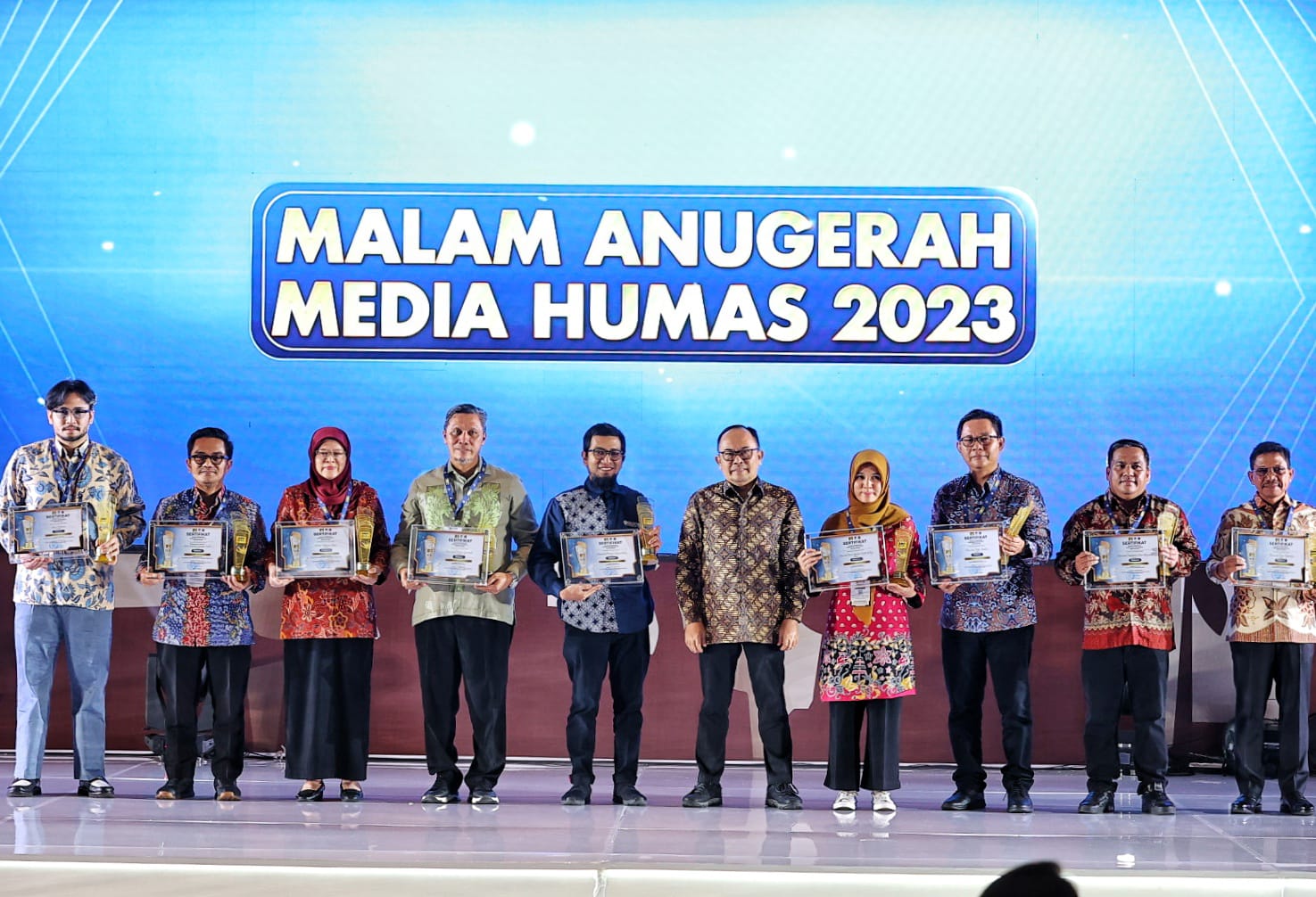 Foto 2 dari 2: Usai Borong Enam Penghargaan Provinsi, Dinas Kominfo Kota Madiun Raih Terbaik 1 Nasional Kategori Siaran Pers