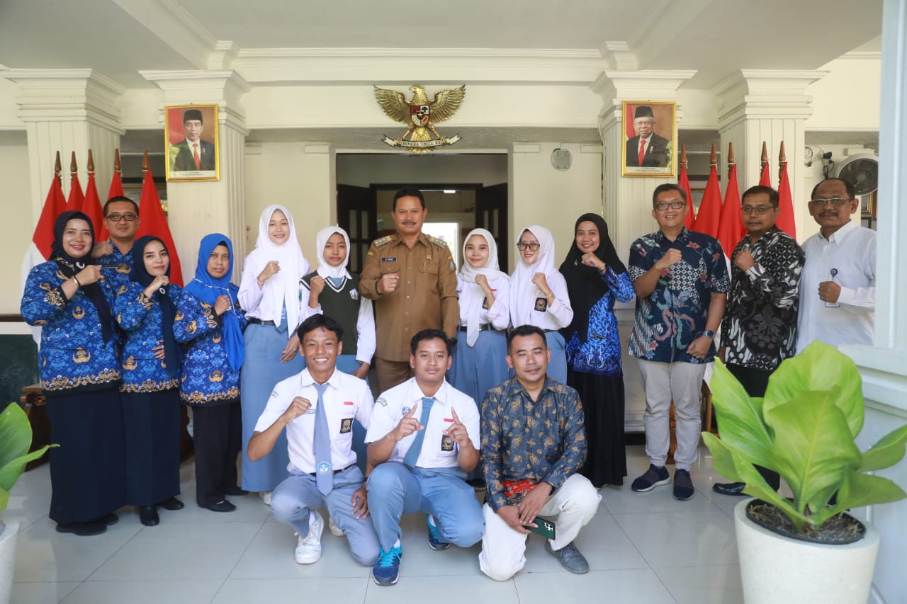 Foto 8 dari 8: Audiensi dengan Yayasan Bakti Marvin Zacky, Wali Kota Sampaikan Apresiasi atas Program Beasiswa Untuk Pelajar Kota