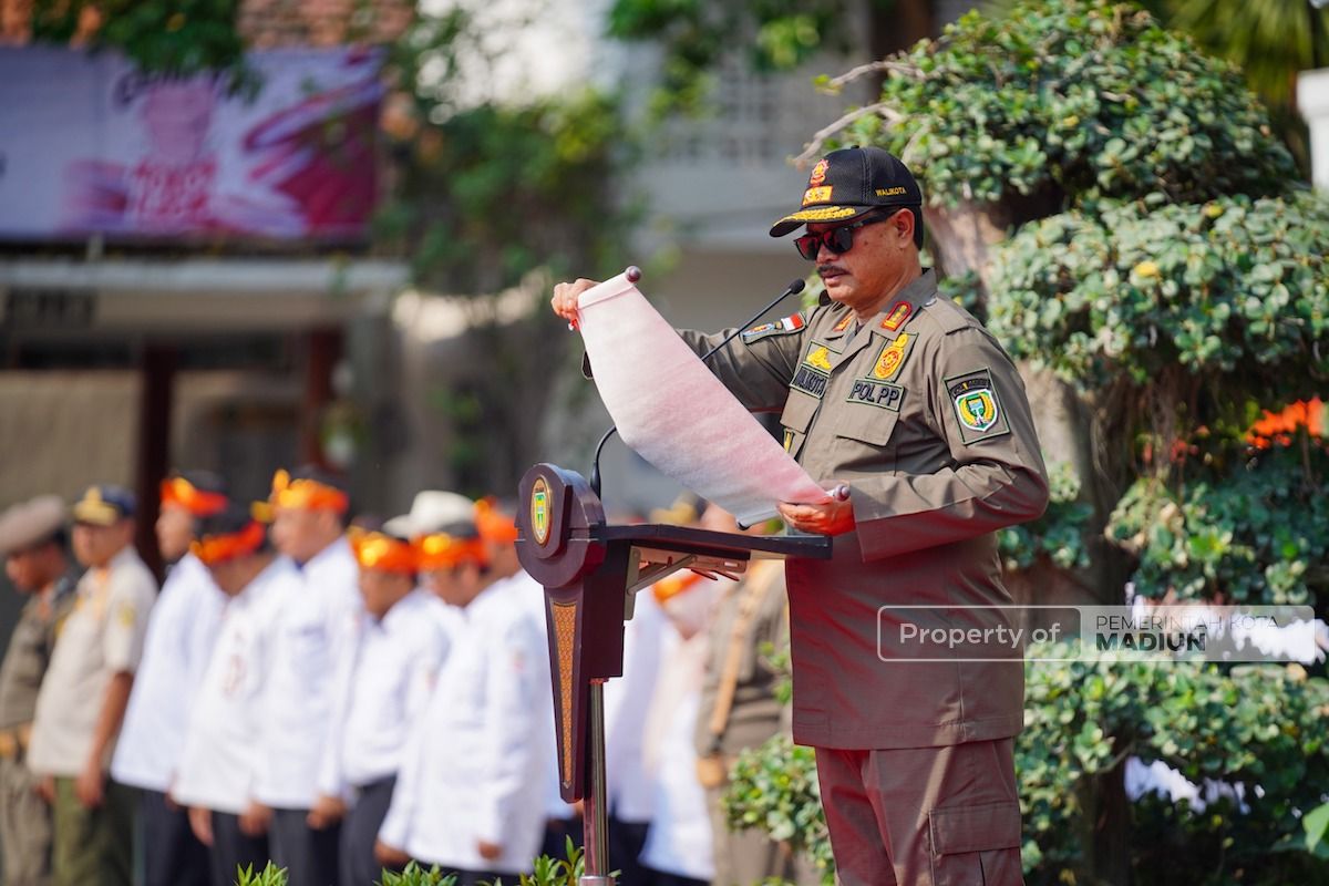 Foto 6 dari 9: Kirab Pataka Jer Basuki Mawa Beya Sampai di Kota Madiun, Langsung Diberangkat ke Daerah Selanjutnya