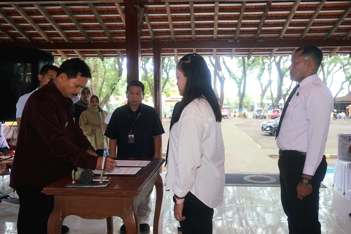 Foto 6 dari 9: Lantik Pegawai PDAM Tirta Taman Sari, Wali Kota Pesan Jaga Profesionalisme Kerja