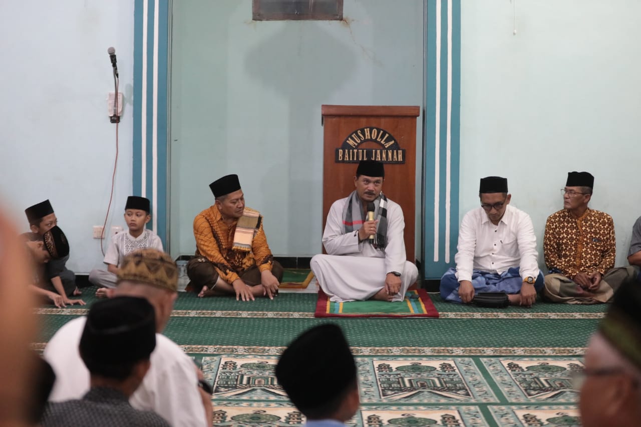 Foto 4 dari 11: Safari Ramadan di Musala Baitul Jannah, Wali Kota Maidi Juga Serap Aspirasi Jamaah