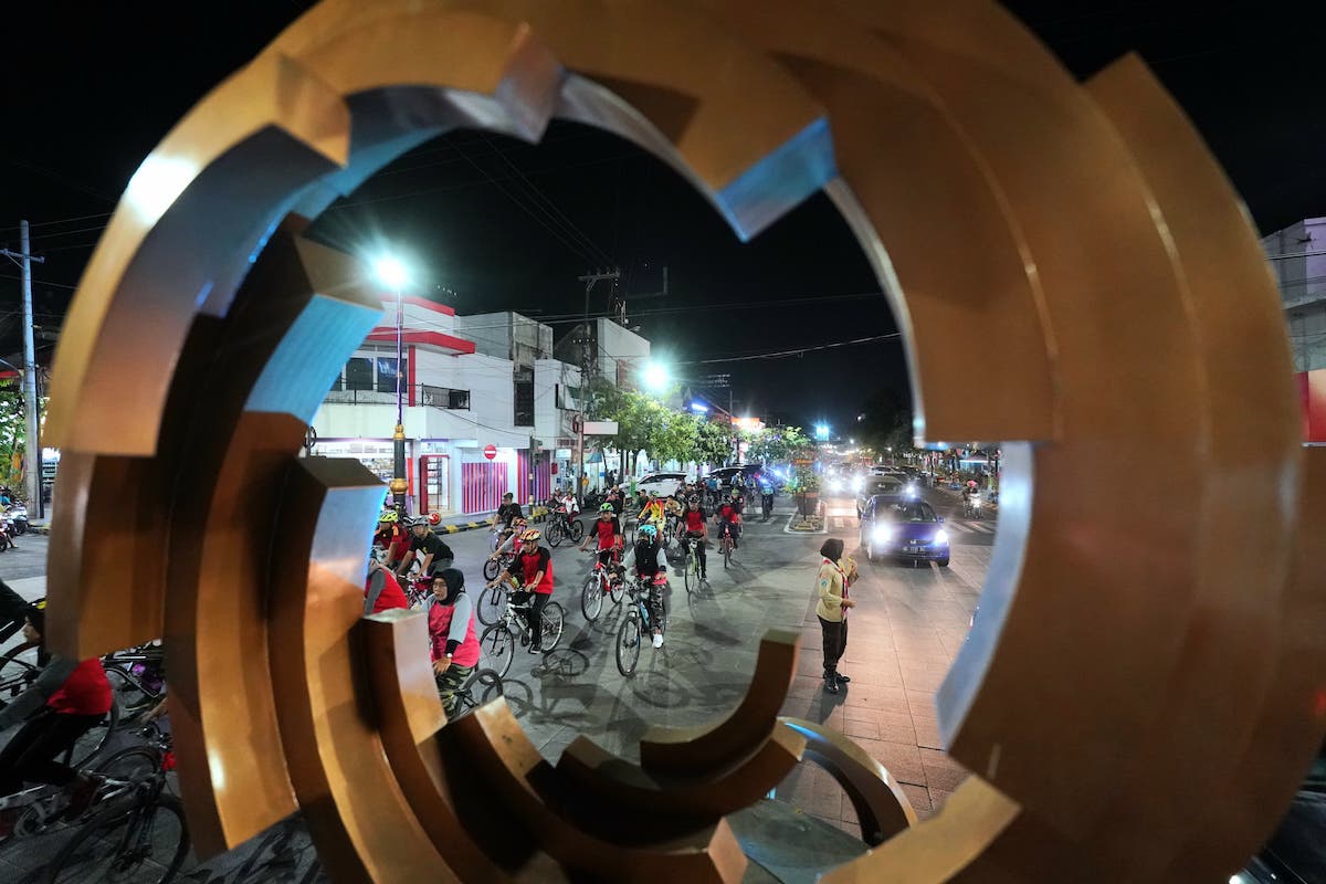 Foto utama berita: Beragam Keseruan Gowes Malam, Wali Kota Apresiasi Antusiasme Masyarakat