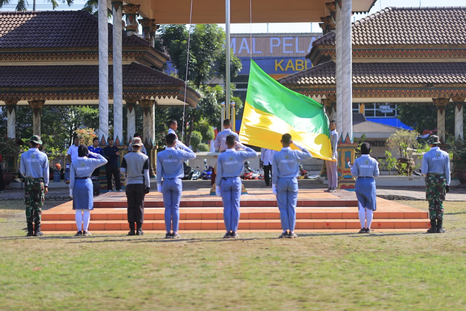 Foto 4 dari 9: Latihan Pengibaran Bendera