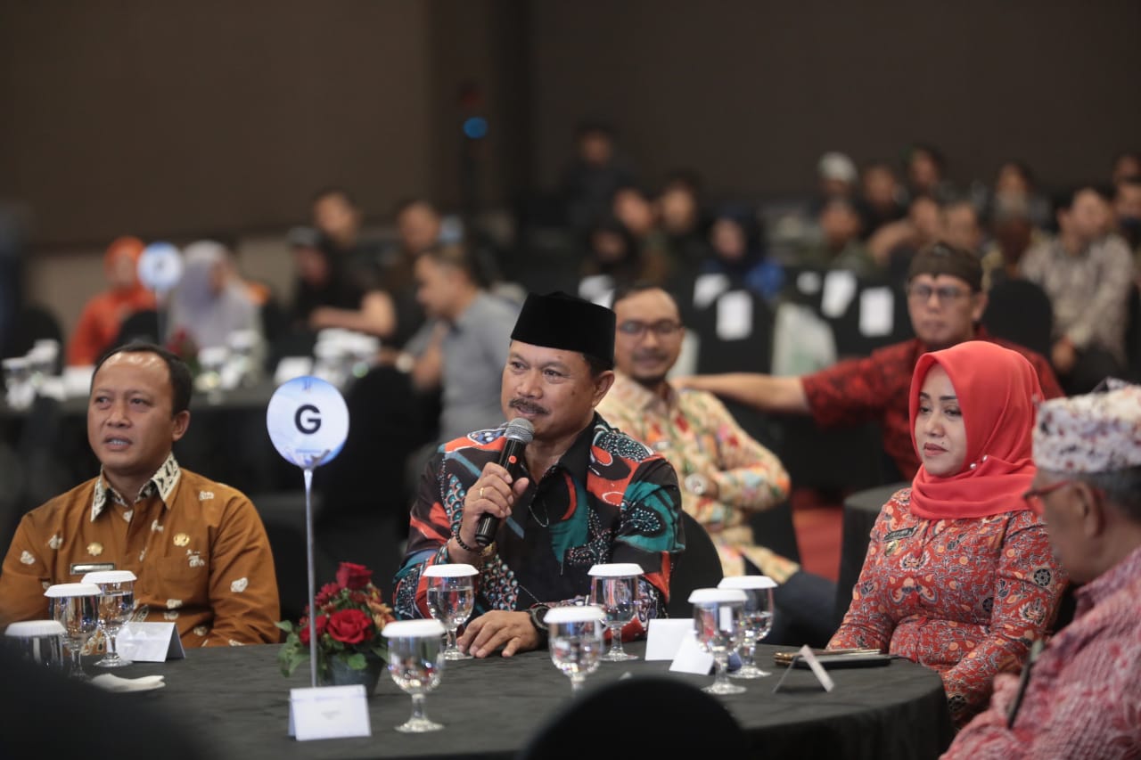 Foto 10 dari 11: Berhasil Kendalikan Inflasi, Kota Madiun Raih Penghargaan Daerah dengan Tingkat Inflasi Terendah di Jawa Timur dari Harian Surya