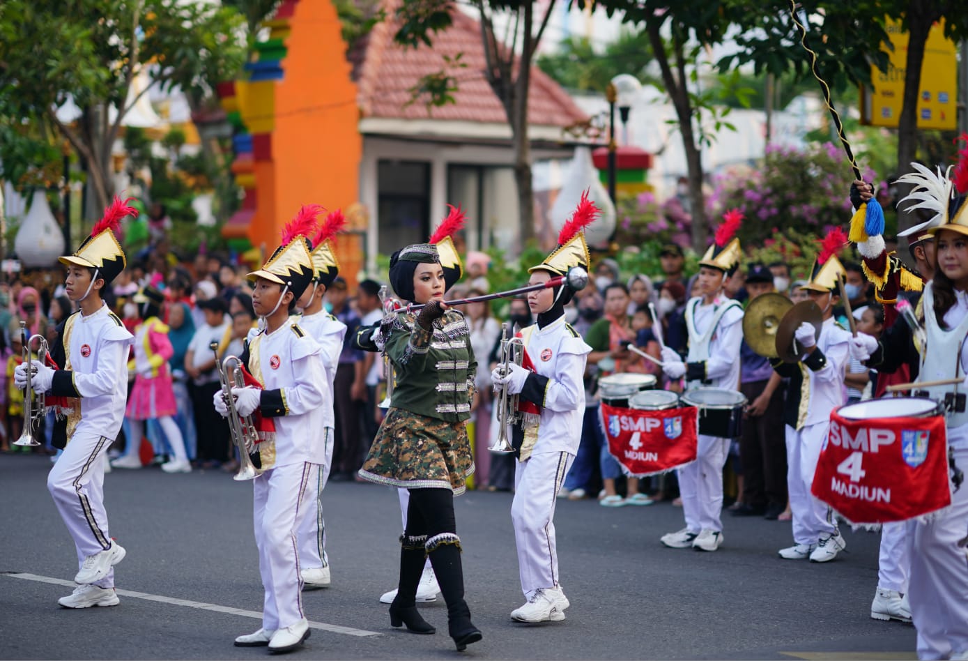 Foto 5 dari 7: Saksikan Parade Senja Rangkaian Hari Jadi, Wali Kota: Ini sekaligus Jadi Magnet Ekonomi