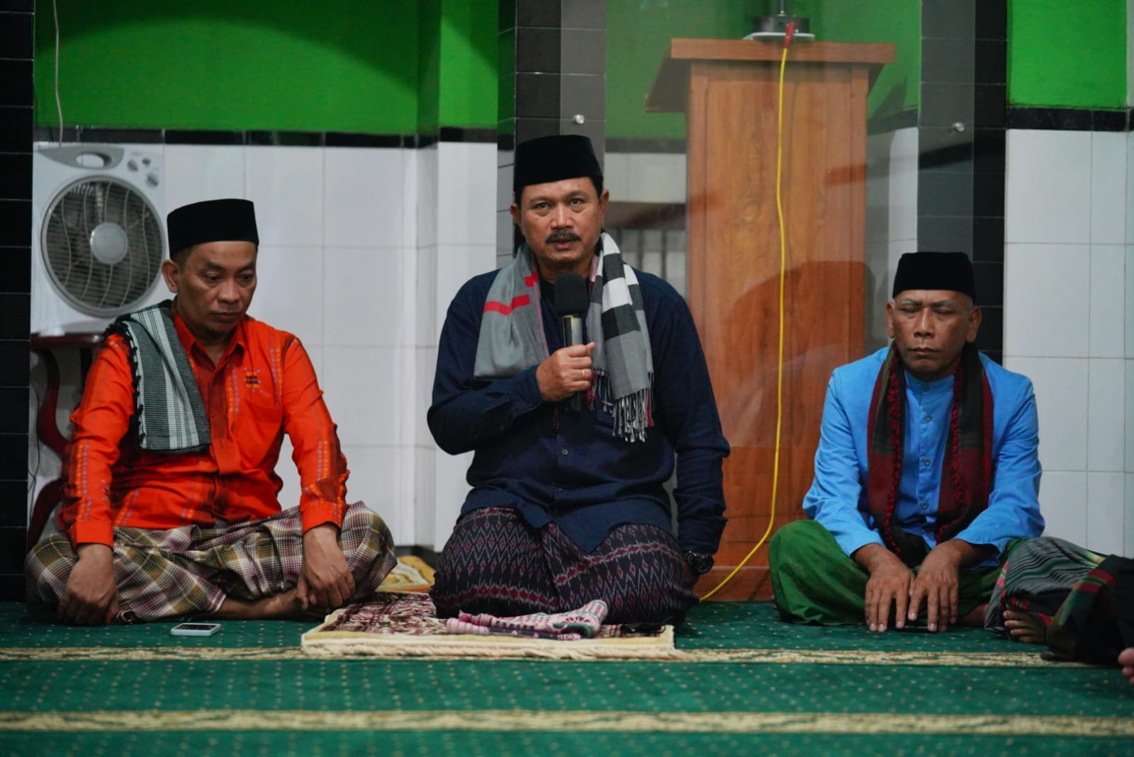 Foto 8 dari 10: Shalat Isya Bersama Warga, Wali Kota Sampaikan Capaian Kota Pendekar