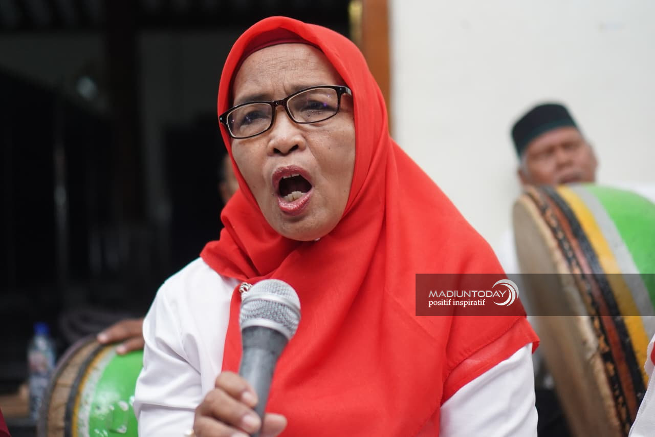 Foto 2 dari 33: Kesenian Klasik Gembrungan Hidupkan Malam Manggulan Grebeg Maulud Kota Pendekar