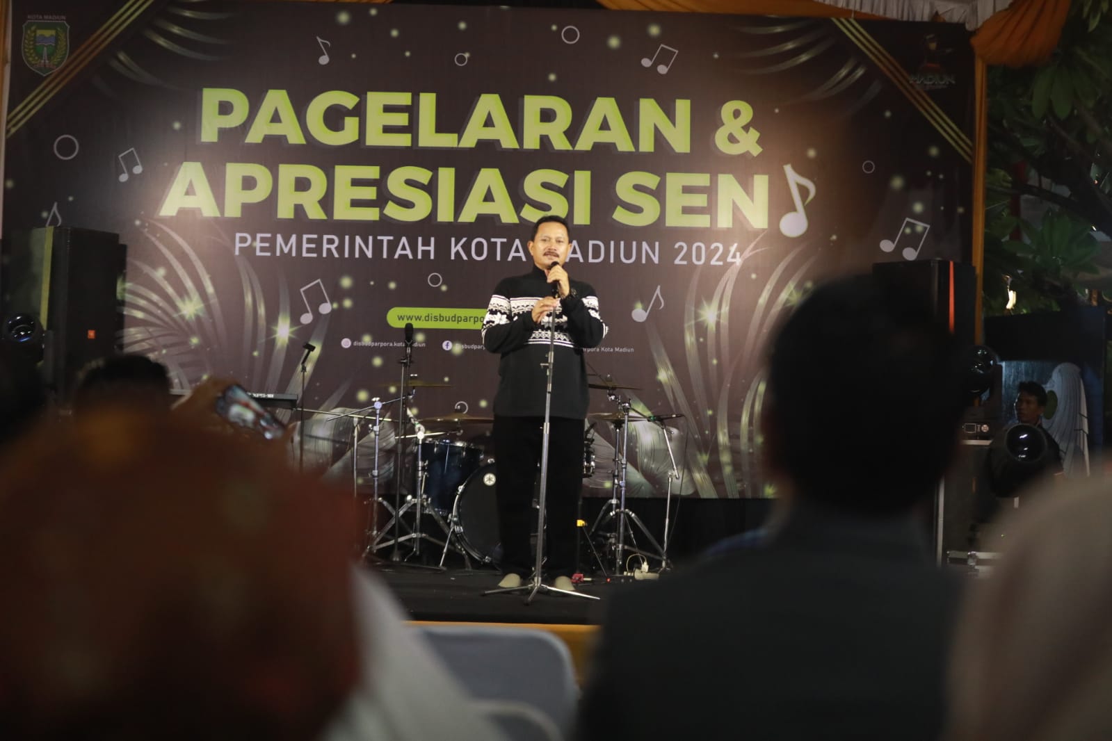 Foto utama berita: Hadiri Pagelaran Seni, Wali Kota Juga Serahkan Hadiah Lomba Vocal Group di PSC