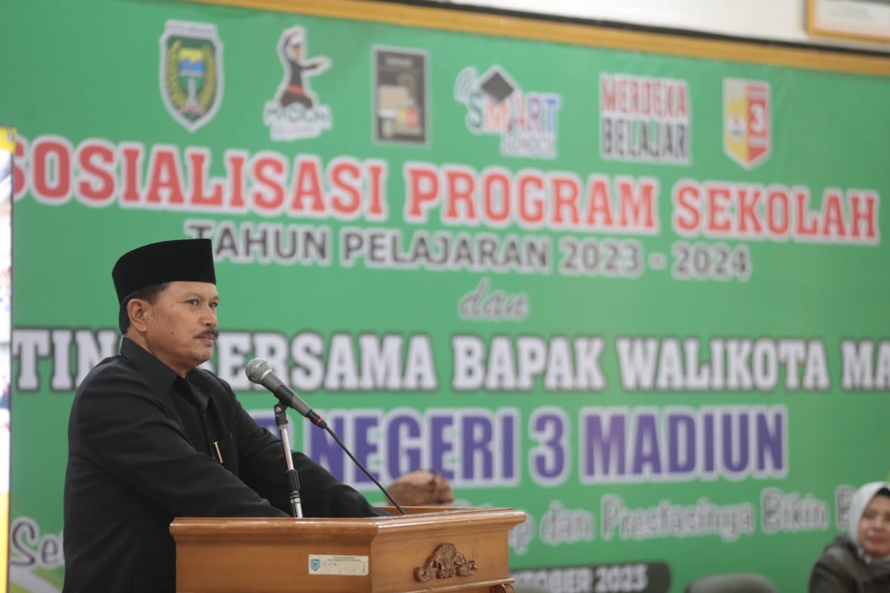 Foto utama berita: Beri Arahan Parenting ke Orang Tua Siswa, Wali Kota Sampaikan Pentingnya Pendidikan Keluarga