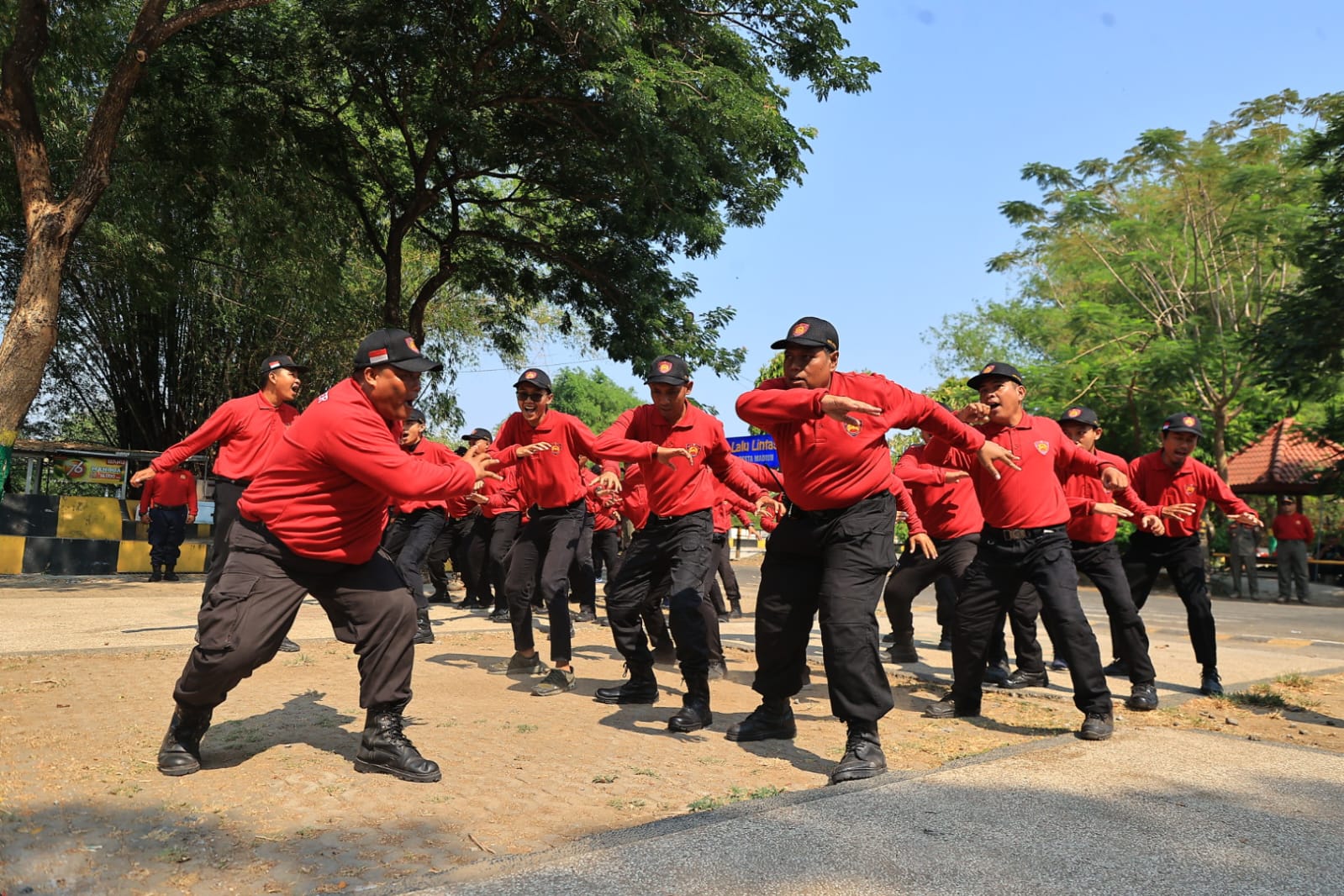Foto 7 dari 7: Minimalisir Dampak Kebakaran, Satpol PP Siagakan Redkar
