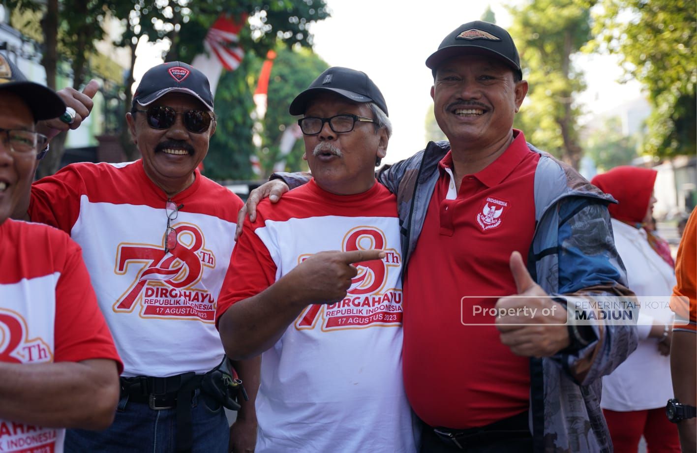 Foto 8 dari 9: Hadiri Giat Warga RW 07 Perumahan Taman Asri, Wali Kota Apresiasi Kekompakan dan Kerukunan Warga