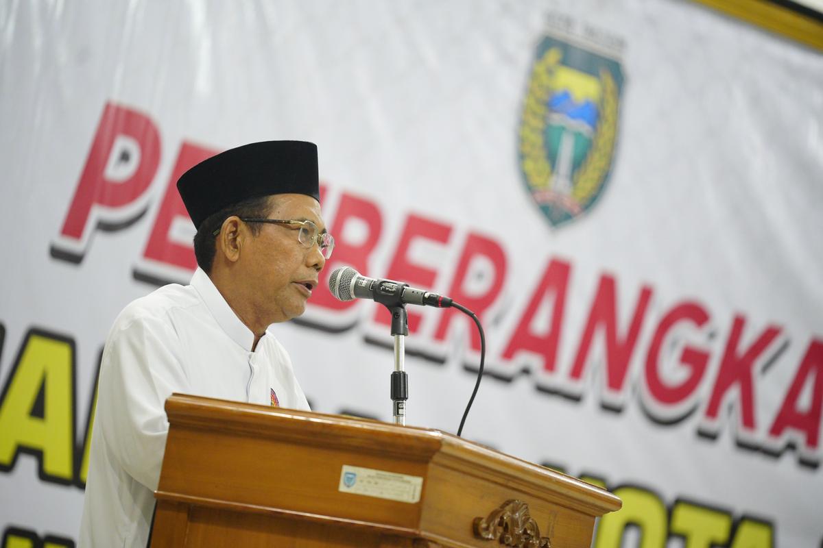 Foto 6 dari 8: Melepas CJH Ke Tanah Suci, Pj. Wali Kota Pesan Jaga Kesehatan