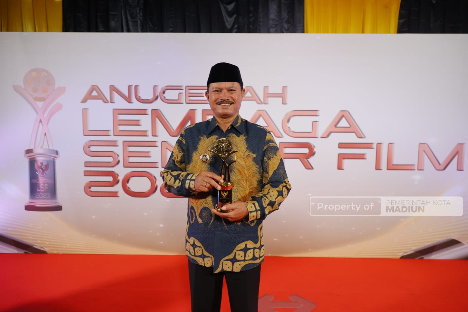Foto utama berita: Peduli Sensor Mandiri, Wali Kota Raih Anugerah LSF 2023