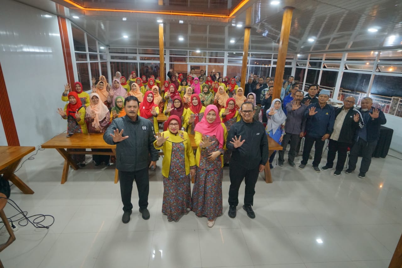 Foto 8 dari 10: Beri Pembinaan Pengurus TP PKK Kota Madiun, Wali Kota Harap Makin Sinergi dengan Pemerintah