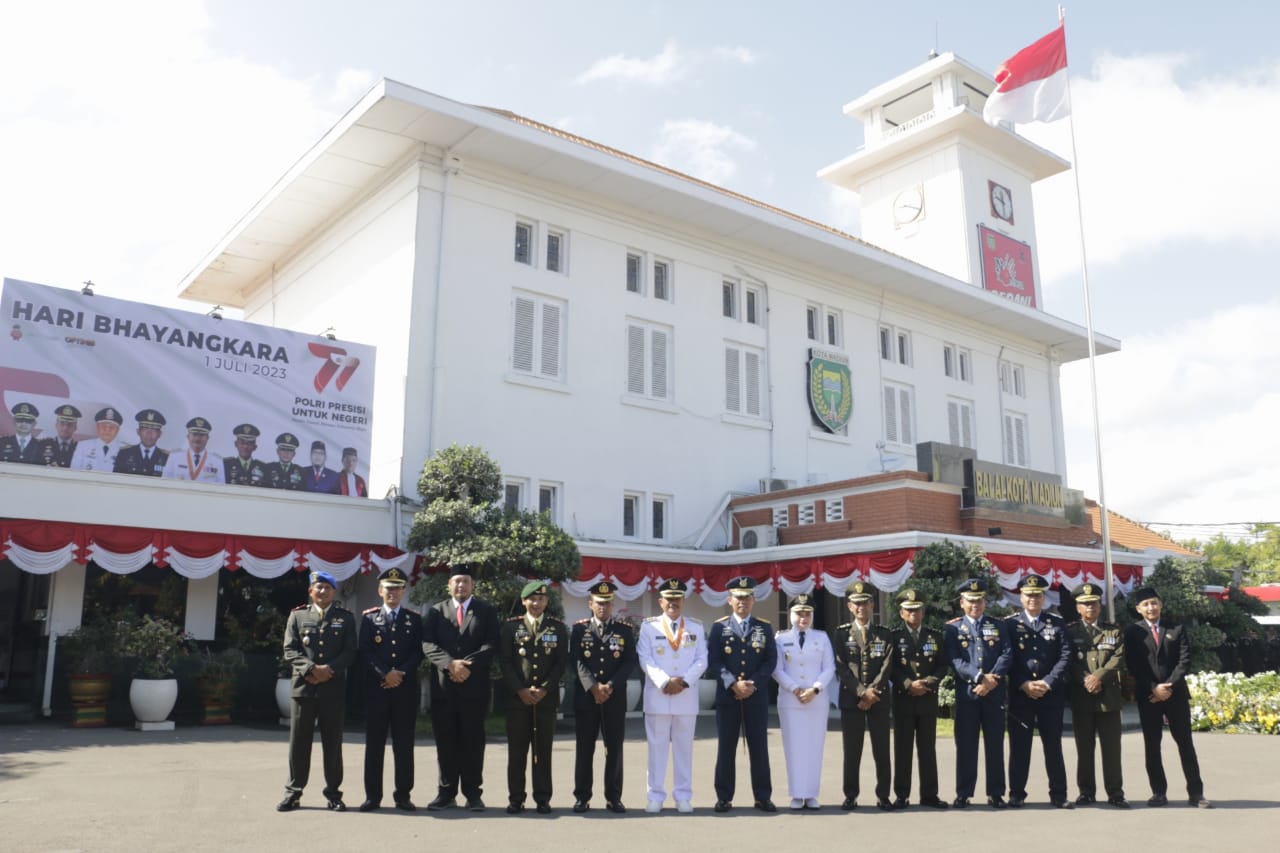 Foto 14 dari 14: HUT ke-77 Bhayangkara, Wali Kota: Setiap Pribadi Harus Menjadi Polisi untuk Diri Sendiri