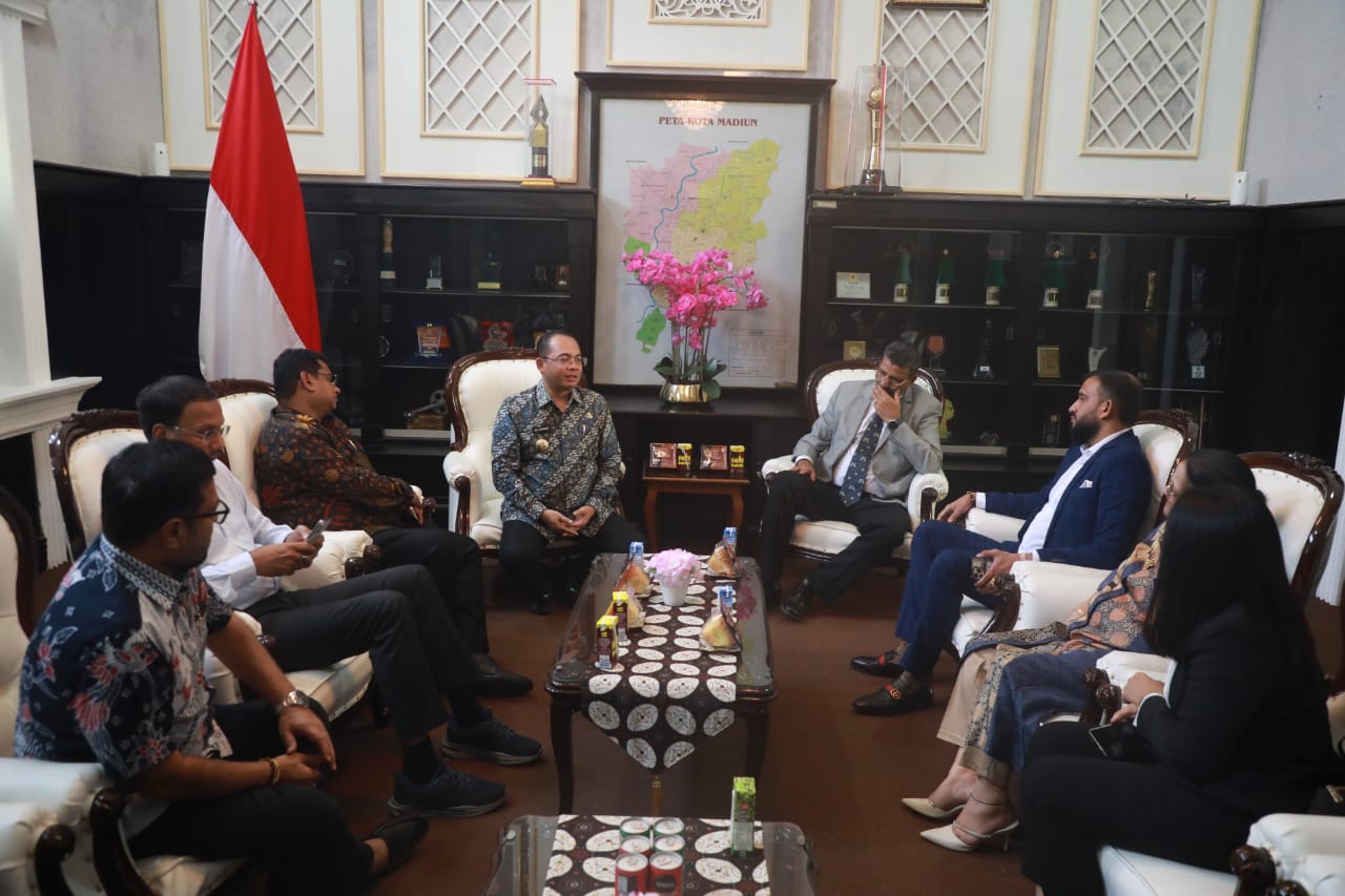Foto 7 dari 8: Jajaki Kerja Sama Berbagai Bidang, Pj Wali Kota Terima Kunjungan Kerja Konsul Kehormatan India