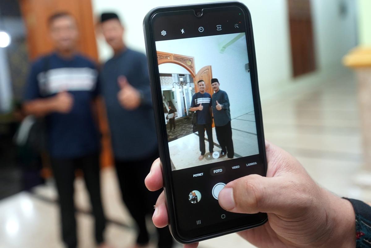 Foto 5 dari 9: Salat Isya dan Tarawih di Masjid Agung Baitul Hakim, Wali Kota: Jadikan Ramadan Sebagai Momentum Tingkatkan Ibadah