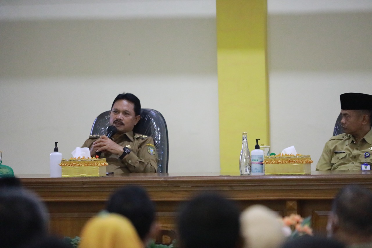 Foto 2 dari 8: Gelar Pembinaan Bagi Tenaga Upahan Dinas Perdagangan, Wali Kota Harap Optimal dalam Bekerja