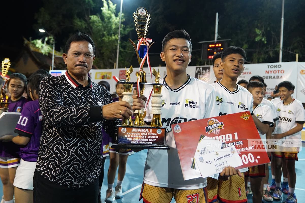Foto 7 dari 9: Kejurkot Basket Tri Dharma Cup 2023 Resmi Berakhir, Wali Kota Apresiasi Semangat Para Peserta