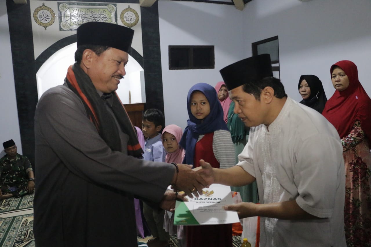 Foto 6 dari 12: Shalat Isya Berjamaah Di Darul Muttaqien, Wali Kota Sampaikan Oleh-oleh Dari Negeri Kincir Angin