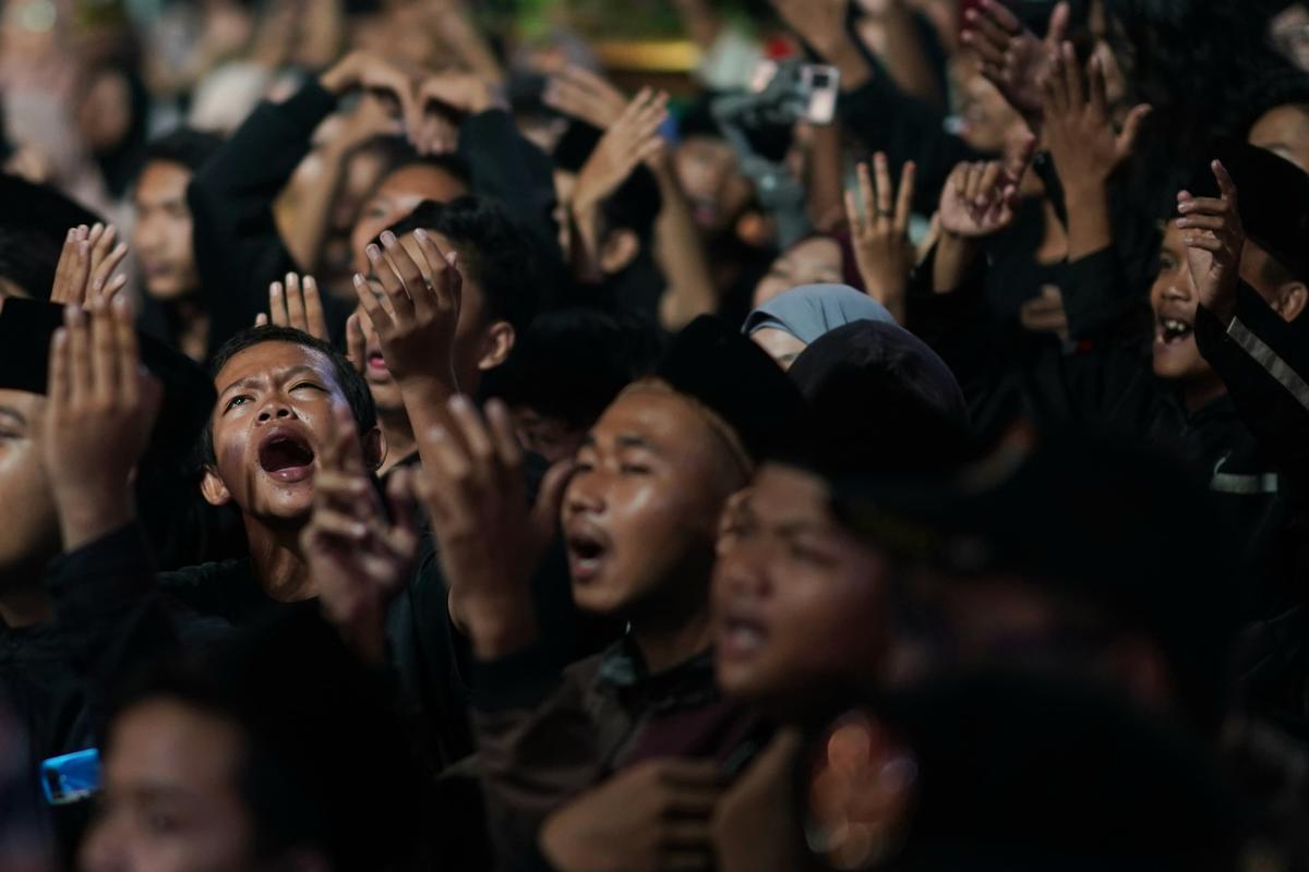 Khusyuk dan Khidmat Bersenandung Sholawat