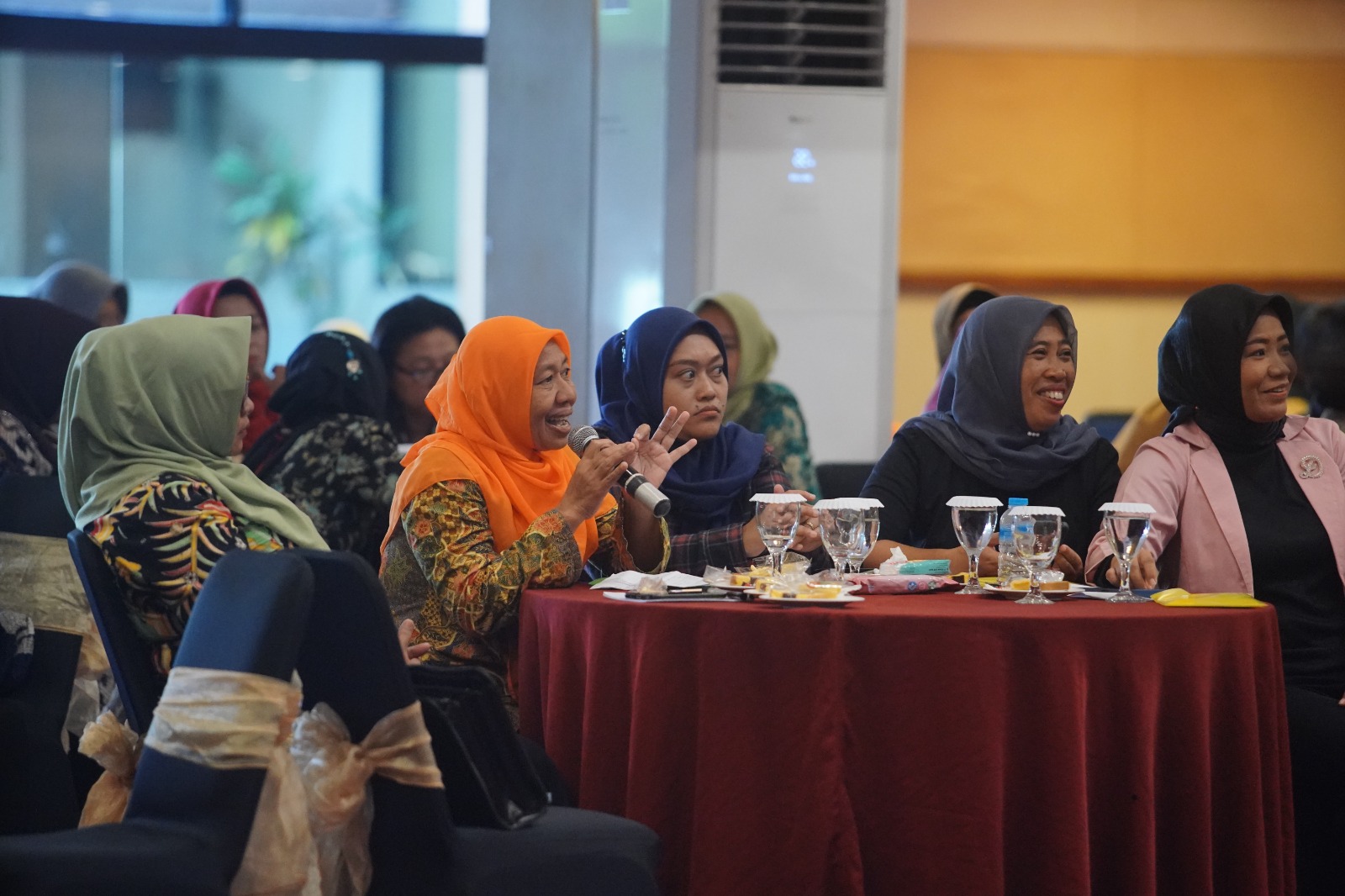 Foto 6 dari 10: Hadiri Penyuluhan Hukum Terpadu Bagi Warga Manguharjo, Wali Kota Jelaskan Pentingnya Sadar Hukum