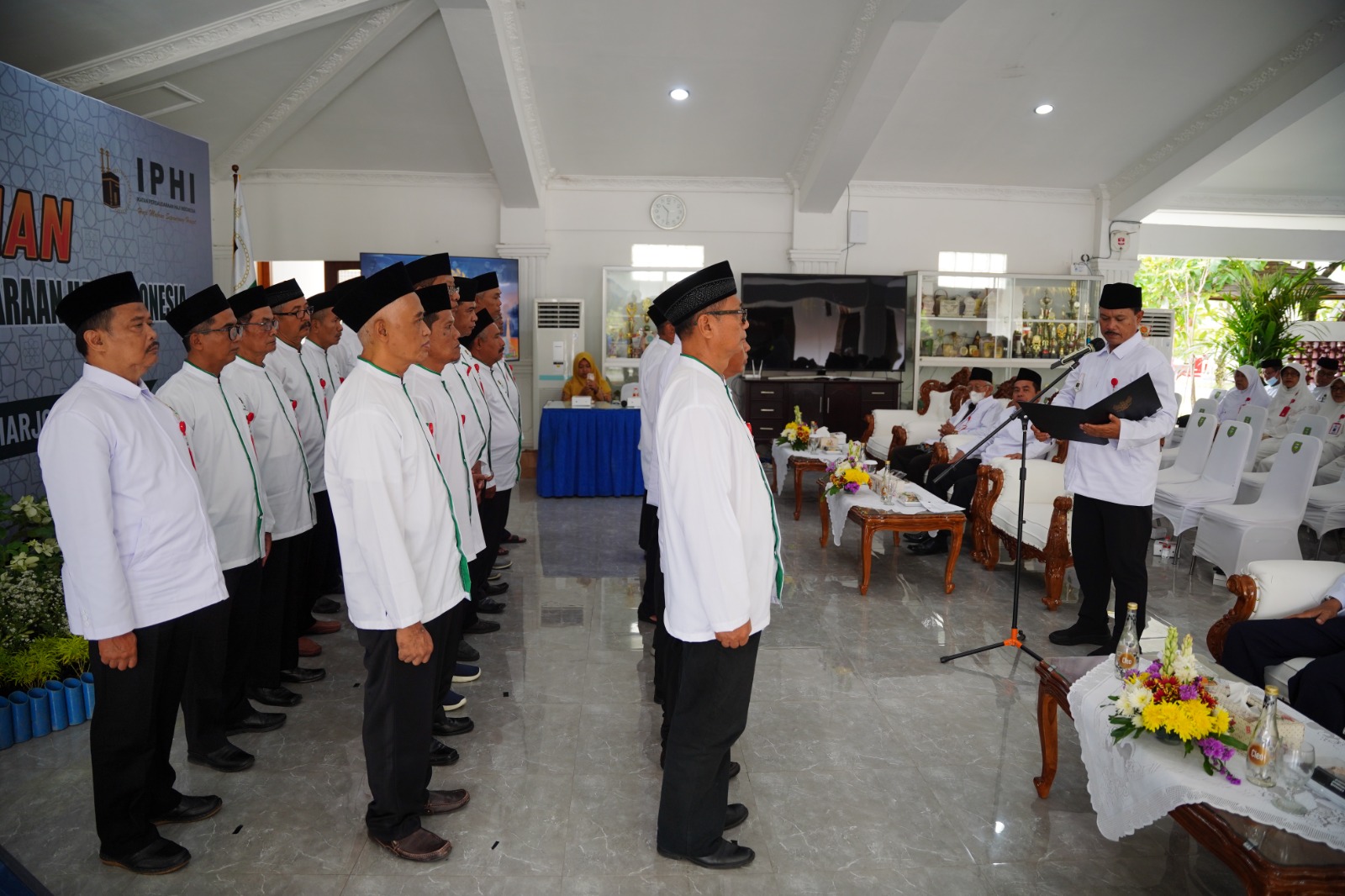 Foto 2 dari 10: Kukuhkan Pengurus IPHI, Wali Kota Harap Kepengurusan Bisa Bawa Kemajuan Untuk Kota