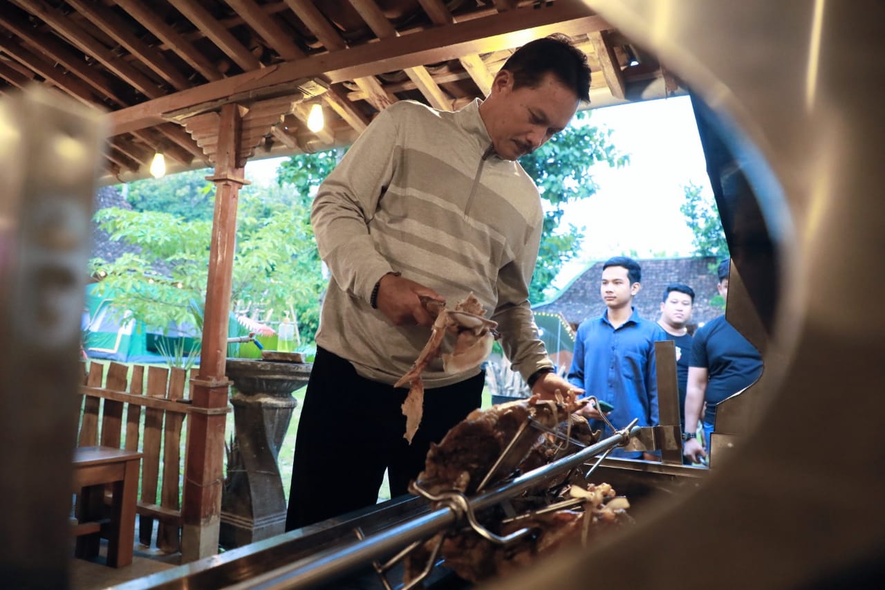 Foto 5 dari 8: Resmikan Grill Bebakaran, Wali Kota: Menambah Pilihan Kuliner Wisatawan