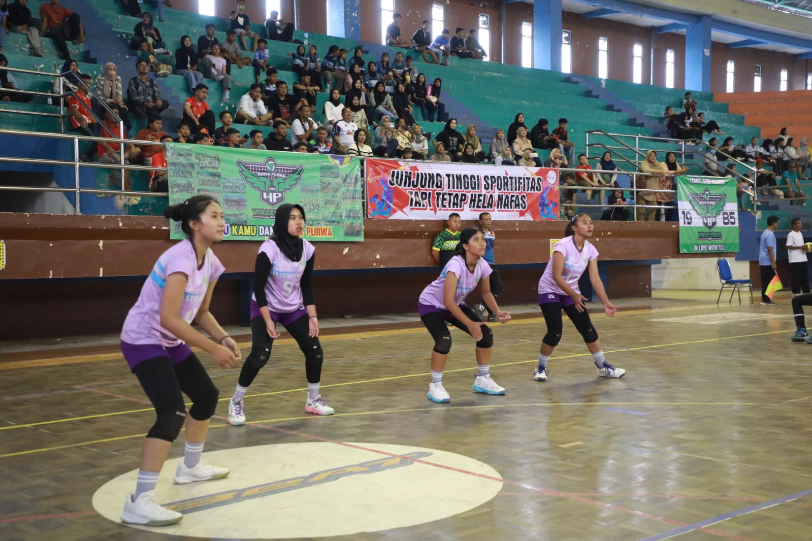 Foto 12 dari 15: Jaring Atlet Berprestasi, Pemkot Gelar Kejurkot  Bola Voli Antar Club U-18