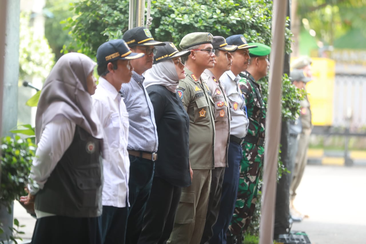 Foto 8 dari 11: Jelang Pergantian Tahun, Wali Kota Gelar Apel Pasukan Pengamanan Malam Tahun Baru