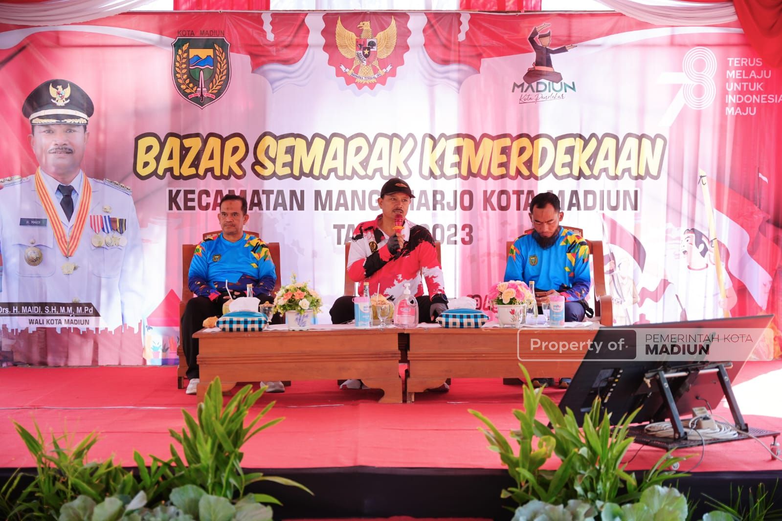 Foto utama berita: Hadiri Senam dan Bazar UMKM Kecamatan Manguharjo, Wali Kota Harap Kegiatan Bisa Terus Dimunculkan