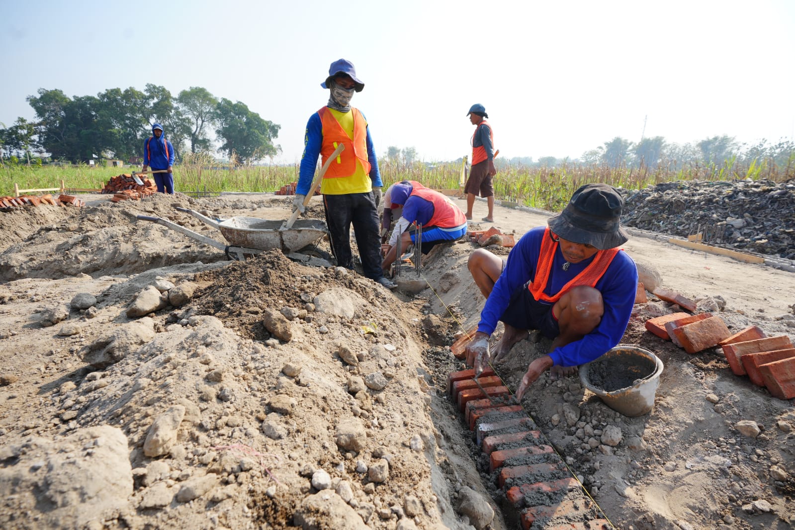 Foto 3 dari 5: Lengkapi Fasilitas Taman Banjarejo, Pemkot Tambah Pendopo Taman Sedoro
