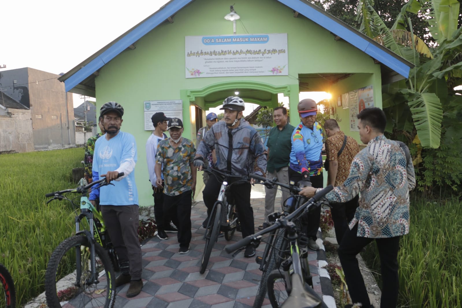 Foto 4 dari 6: Pastikan Kesiapan Kunjungan Lapang Lomba Kelurahan Terbaik, Wali Kota Cek Sembari Gowes