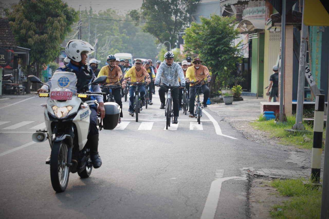Foto 10 dari 10: Wali Kota Gowes Pagi Sembari Monitoring Proyek Pembangunan