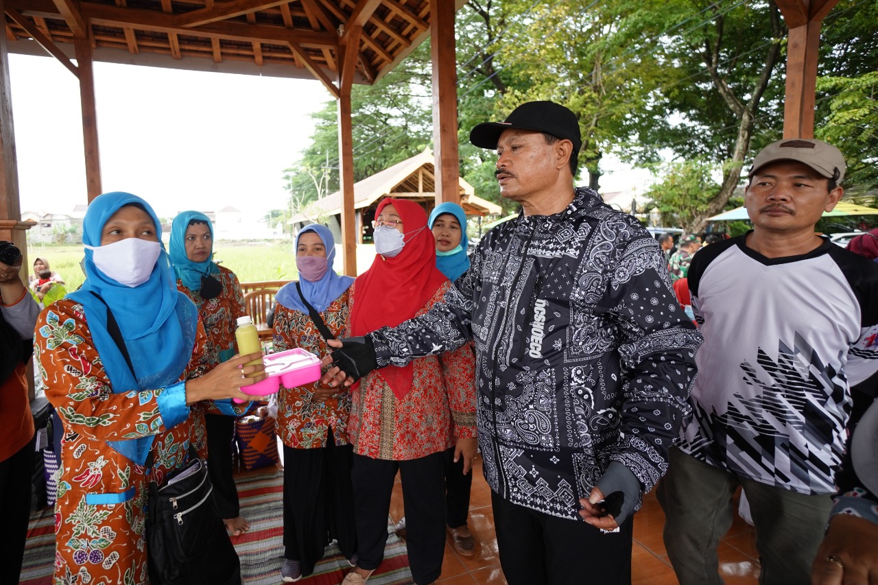 Foto 3 dari 7: Lewat Warung Stop Stunting, Wali Kota Penuhi Gizi Balita Dan Ibu Hamil
