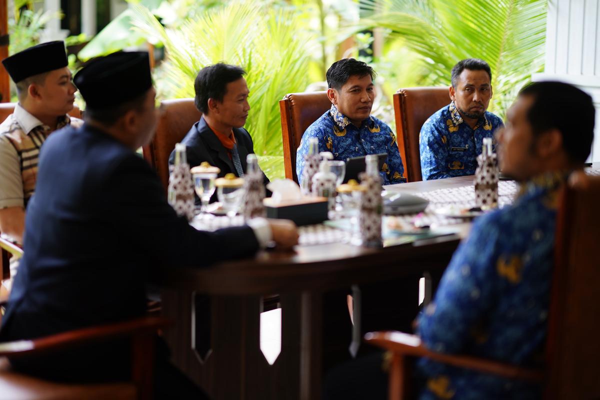 Foto 7 dari 9: Program SJUT Pemkot Madiun-PT FTN Masuk Proker 100 Hari Kementerian Komdigi, Pusat Intens Berikan Pendampingan dan Konsultasi