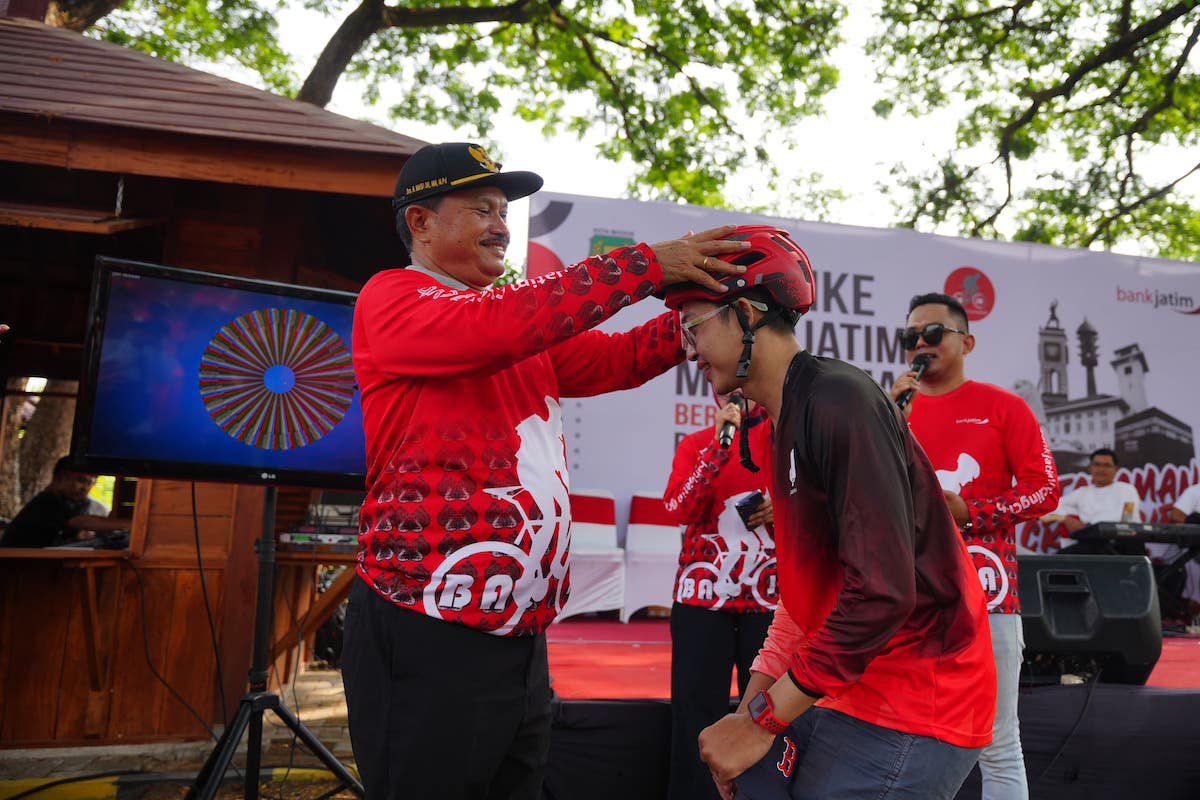 Foto 8 dari 8: Gowes Bersama Bank Jatim Mataraman, Wali Kota Apresiasi Upaya Jaga Kesehatan Karyawan