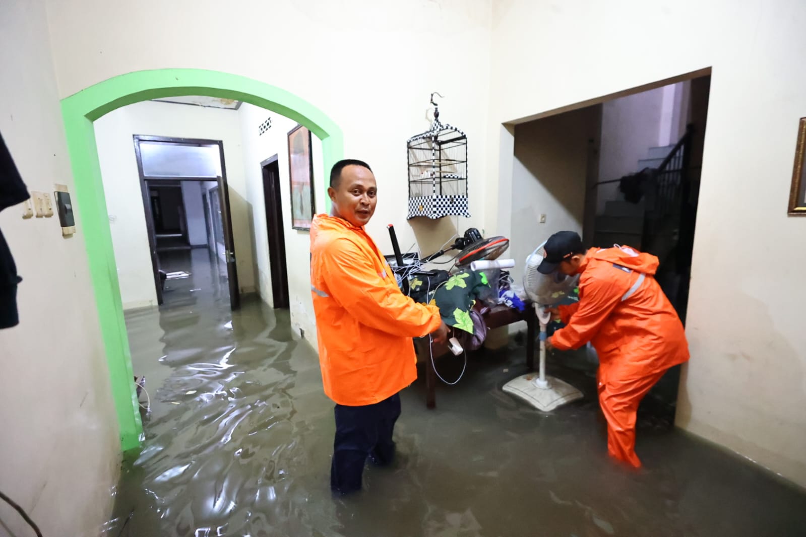 Foto 5 dari 5: Dua Jam Lebih Hujan Lebat, Sejumlah Titik di Kota Madiun Tergenang, Tapi Air Surut Cepat